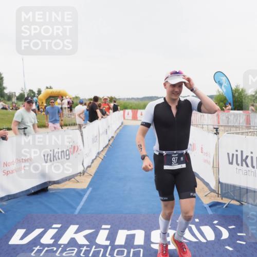 22.06.2025 - Viking Triathlon MichiJ http://msf.ph/oto/8083462 22.06.2025 16:10:02 Ziel 97 meine-sportfotos.de