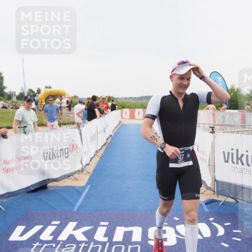 22.06.2025 - Viking Triathlon MichiJ http://msf.ph/oto/8083467 22.06.2025 16:10:02 Ziel 97 meine-sportfotos.de