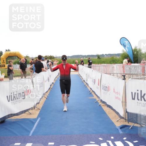 22.06.2025 - Viking Triathlon MichiJ http://msf.ph/oto/8083472 22.06.2025 16:17:12 Ziel 106 meine-sportfotos.de