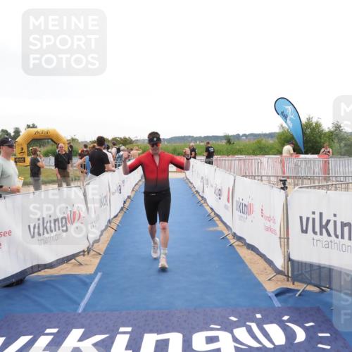 22.06.2025 - Viking Triathlon MichiJ http://msf.ph/oto/8083487 22.06.2025 16:17:12 Ziel 106 meine-sportfotos.de