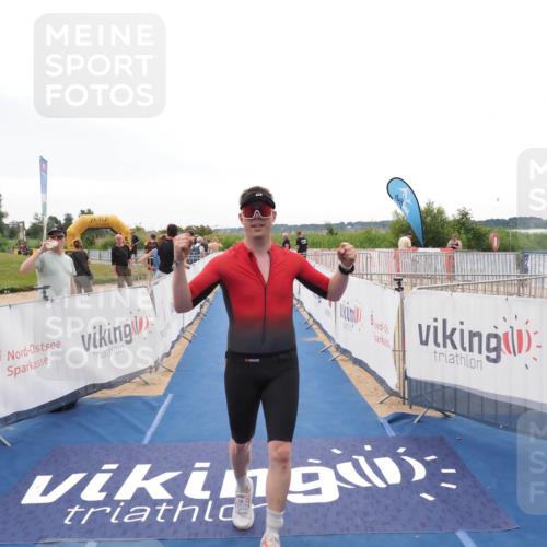 22.06.2025 - Viking Triathlon MichiJ http://msf.ph/oto/8083568 22.06.2025 16:17:13 Ziel 106 meine-sportfotos.de