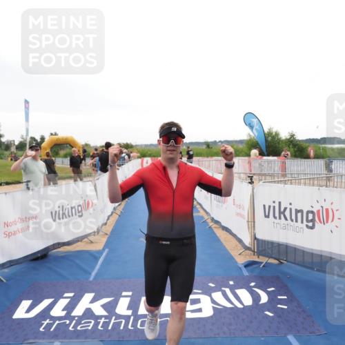 22.06.2025 - Viking Triathlon MichiJ http://msf.ph/oto/8083576 22.06.2025 16:17:14 Ziel 106 meine-sportfotos.de