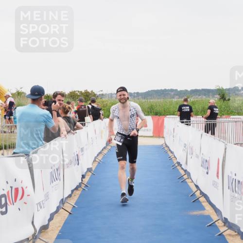 22.06.2025 - Viking Triathlon MichiJ http://msf.ph/oto/8083603 22.06.2025 16:10:23 Ziel 290, 396, 605 meine-sportfotos.de