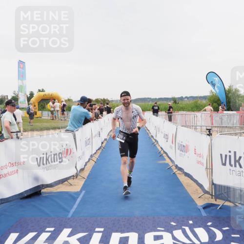 22.06.2025 - Viking Triathlon MichiJ http://msf.ph/oto/8083686 22.06.2025 16:10:25 Ziel 290, 396, 605 meine-sportfotos.de