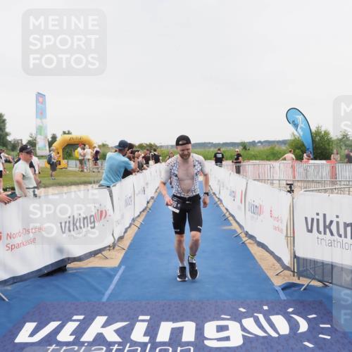 22.06.2025 - Viking Triathlon MichiJ http://msf.ph/oto/8083699 22.06.2025 16:10:25 Ziel 290, 396, 605 meine-sportfotos.de