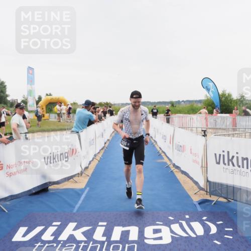 22.06.2025 - Viking Triathlon MichiJ http://msf.ph/oto/8083704 22.06.2025 16:10:25 Ziel 290, 396, 605 meine-sportfotos.de