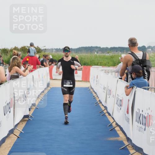 22.06.2025 - Viking Triathlon MichiJ http://msf.ph/oto/8083920 22.06.2025 14:49:43 Ziel 310 meine-sportfotos.de
