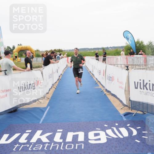 22.06.2025 - Viking Triathlon MichiJ http://msf.ph/oto/8084002 22.06.2025 16:18:33 Ziel 186 meine-sportfotos.de