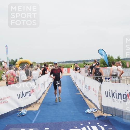 22.06.2025 - Viking Triathlon MichiJ http://msf.ph/oto/8084010 22.06.2025 14:41:58 Ziel 527 meine-sportfotos.de