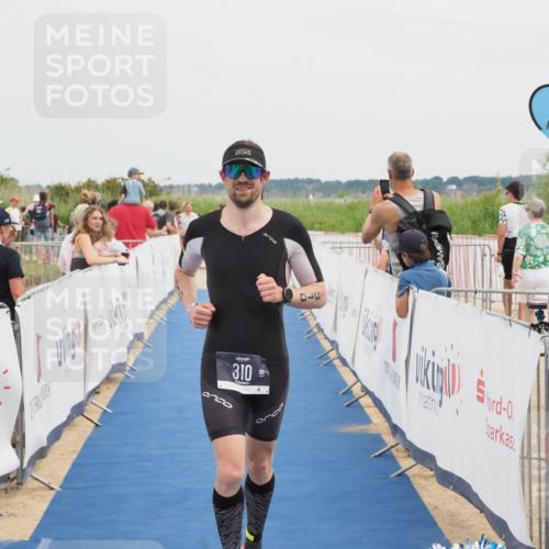 22.06.2025 - Viking Triathlon MichiJ http://msf.ph/oto/8084024 22.06.2025 14:49:45 Ziel 310 meine-sportfotos.de