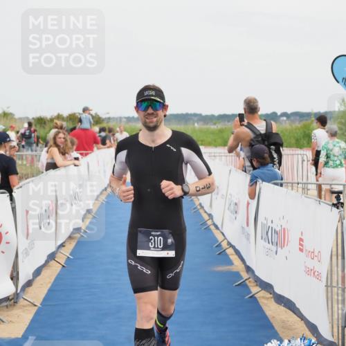 22.06.2025 - Viking Triathlon MichiJ http://msf.ph/oto/8084034 22.06.2025 14:49:45 Ziel 310 meine-sportfotos.de