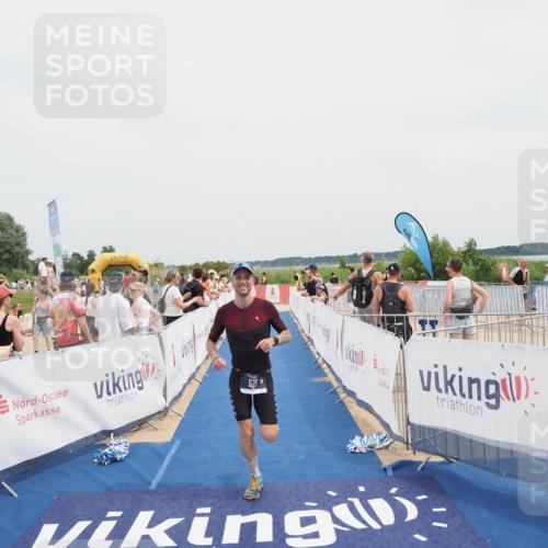 22.06.2025 - Viking Triathlon MichiJ http://msf.ph/oto/8084050 22.06.2025 14:41:59 Ziel 527 meine-sportfotos.de