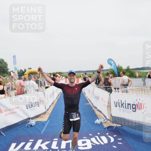 22.06.2025 - Viking Triathlon MichiJ http://msf.ph/oto/8084076 22.06.2025 14:41:59 Ziel 527 meine-sportfotos.de