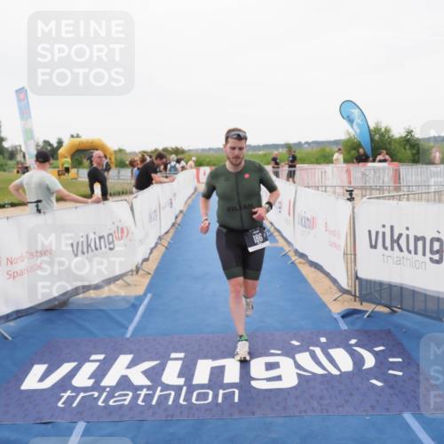 22.06.2025 - Viking Triathlon MichiJ http://msf.ph/oto/8084089 22.06.2025 16:18:35 Ziel 186 meine-sportfotos.de