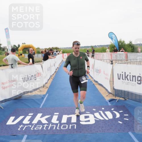22.06.2025 - Viking Triathlon MichiJ http://msf.ph/oto/8084097 22.06.2025 16:18:35 Ziel 186 meine-sportfotos.de