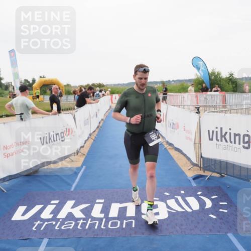 22.06.2025 - Viking Triathlon MichiJ http://msf.ph/oto/8084106 22.06.2025 16:18:35 Ziel 186 meine-sportfotos.de
