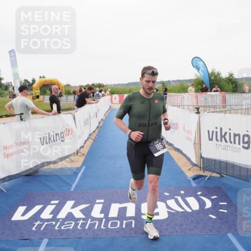 22.06.2025 - Viking Triathlon MichiJ http://msf.ph/oto/8084113 22.06.2025 16:18:35 Ziel 186 meine-sportfotos.de