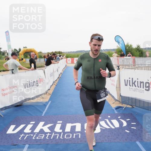 22.06.2025 - Viking Triathlon MichiJ http://msf.ph/oto/8084128 22.06.2025 16:18:35 Ziel 186 meine-sportfotos.de
