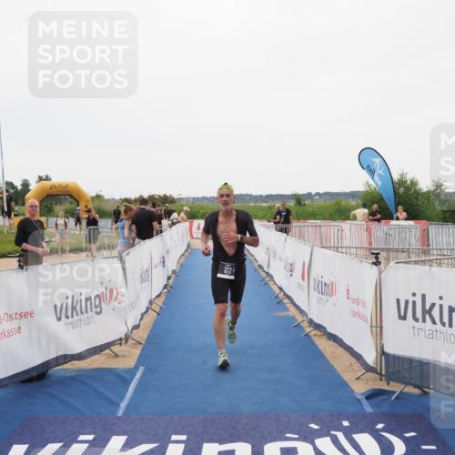 22.06.2025 - Viking Triathlon MichiJ http://msf.ph/oto/8084525 22.06.2025 16:19:47 Ziel 372 meine-sportfotos.de