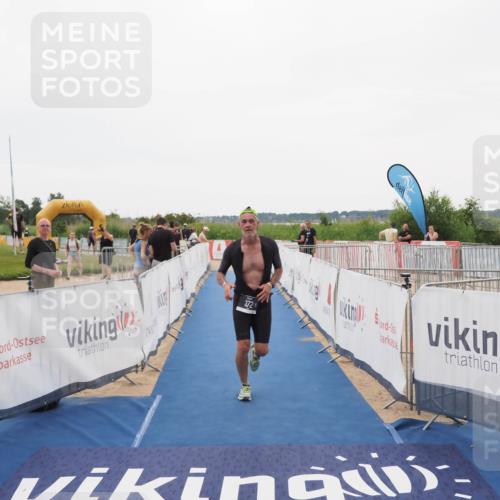 22.06.2025 - Viking Triathlon MichiJ http://msf.ph/oto/8084536 22.06.2025 16:19:47 Ziel 372 meine-sportfotos.de