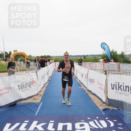 22.06.2025 - Viking Triathlon MichiJ http://msf.ph/oto/8084545 22.06.2025 16:19:47 Ziel 372 meine-sportfotos.de