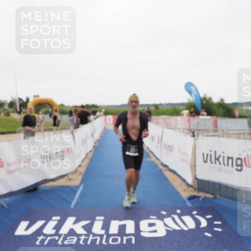 22.06.2025 - Viking Triathlon MichiJ http://msf.ph/oto/8084569 22.06.2025 16:19:48 Ziel 372 meine-sportfotos.de