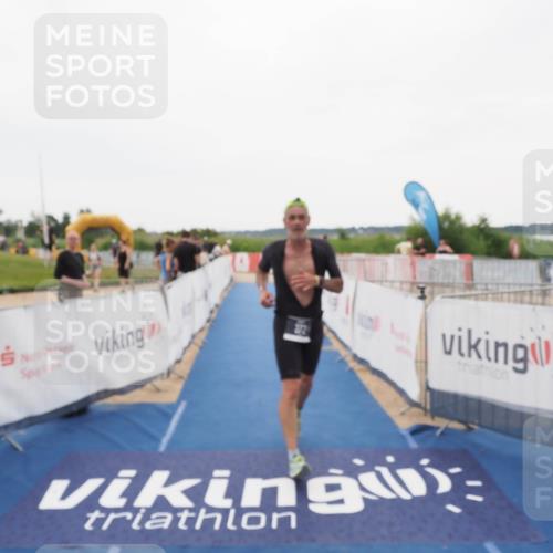 22.06.2025 - Viking Triathlon MichiJ http://msf.ph/oto/8084576 22.06.2025 16:19:48 Ziel 372 meine-sportfotos.de