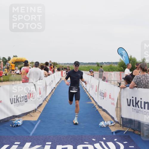 22.06.2025 - Viking Triathlon MichiJ http://msf.ph/oto/8085585 22.06.2025 14:45:39 Ziel 323 meine-sportfotos.de