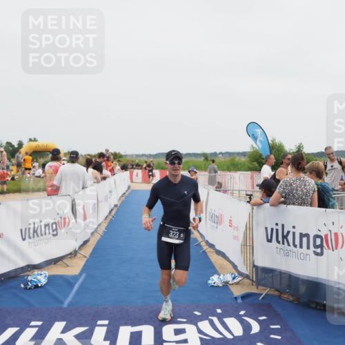 22.06.2025 - Viking Triathlon MichiJ http://msf.ph/oto/8085611 22.06.2025 14:45:39 Ziel 323 meine-sportfotos.de