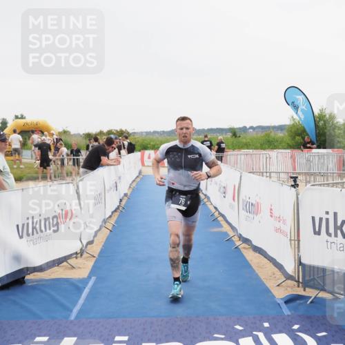 22.06.2025 - Viking Triathlon MichiJ http://msf.ph/oto/8085977 22.06.2025 16:13:43 Ziel 76 meine-sportfotos.de
