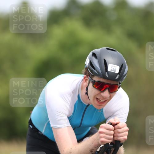 22.06.2025 - Viking Triathlon Yannick Fuchs http://msf.ph/oto/8087008 22.06.2025 12:47:50 Radfahren 103, 113, 149, 215, 390, 461 meine-sportfotos.de
