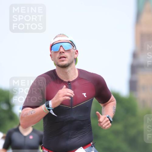 22.06.2025 - Viking Triathlon H.Heesch http://msf.ph/oto/8088656 22.06.2025 14:57:34 Laufen 53, 93, 149 meine-sportfotos.de