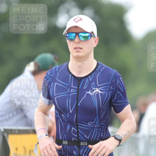 22.06.2025 - Viking Triathlon H.Heesch http://msf.ph/oto/8088859 22.06.2025 15:56:38 Laufen 318, 328 meine-sportfotos.de