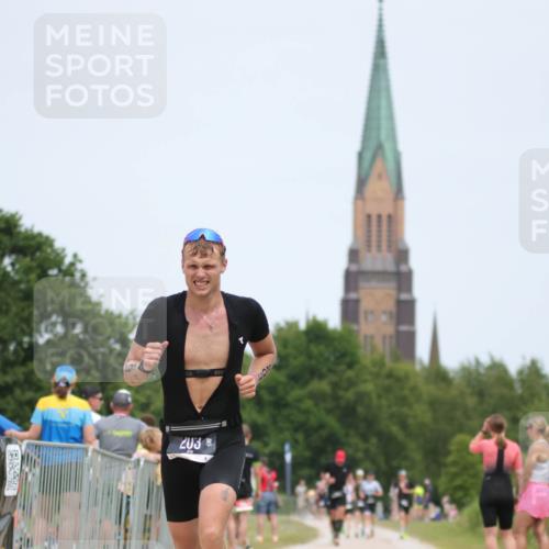 22.06.2025 - Viking Triathlon H.Heesch http://msf.ph/oto/8089114 22.06.2025 14:59:32 Laufen 203 meine-sportfotos.de