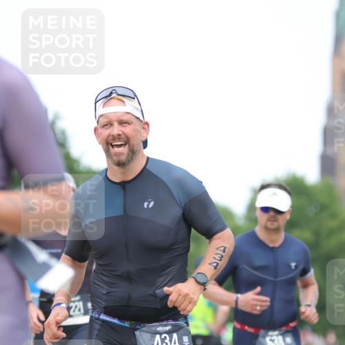 22.06.2025 - Viking Triathlon H.Heesch http://msf.ph/oto/8089414 22.06.2025 15:02:04 Laufen 221, 309, 434, 441, 538 meine-sportfotos.de