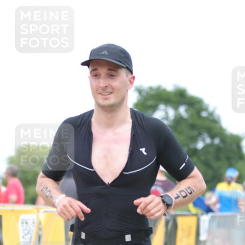 22.06.2025 - Viking Triathlon H.Heesch http://msf.ph/oto/8089629 22.06.2025 15:02:39 Laufen 501 meine-sportfotos.de
