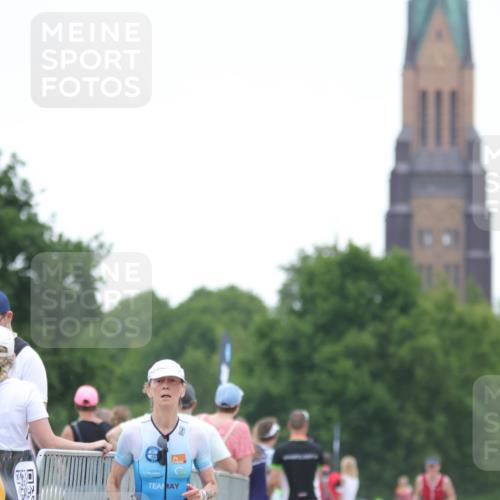 22.06.2025 - Viking Triathlon H.Heesch http://msf.ph/oto/8089777 22.06.2025 16:00:02 Laufen 154 meine-sportfotos.de