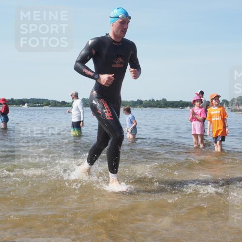 22.06.2025 - Viking Triathlon KatJ http://msf.ph/oto/8090154 22.06.2025 10:25:55 Schwimmen 10, 49, 455, 485, 544, 557, 642 meine-sportfotos.de