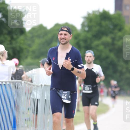 22.06.2025 - Viking Triathlon H.Heesch http://msf.ph/oto/8090160 22.06.2025 16:00:50 Laufen 54, 378, 436 meine-sportfotos.de