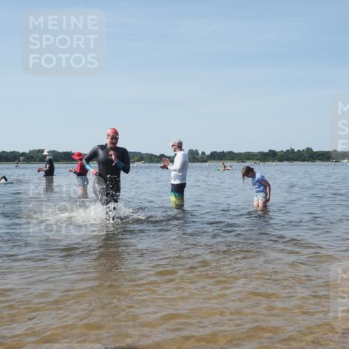 22.06.2025 - Viking Triathlon KatJ http://msf.ph/oto/8090298 22.06.2025 10:26:06 Schwimmen 9, 49, 526, 617, 642 meine-sportfotos.de