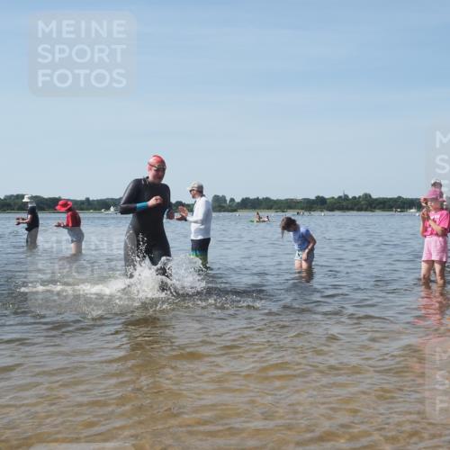 22.06.2025 - Viking Triathlon KatJ http://msf.ph/oto/8090309 22.06.2025 10:26:07 Schwimmen 9, 49, 526, 617, 642 meine-sportfotos.de
