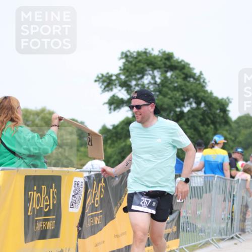 22.06.2025 - Viking Triathlon H.Heesch http://msf.ph/oto/8090322 22.06.2025 15:08:01 Laufen 257, 411 meine-sportfotos.de