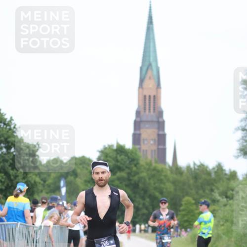 22.06.2025 - Viking Triathlon H.Heesch http://msf.ph/oto/8090352 22.06.2025 15:08:13 Laufen 265, 355 meine-sportfotos.de