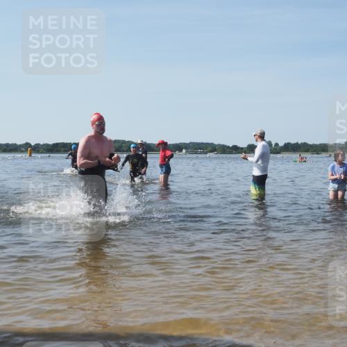 22.06.2025 - Viking Triathlon KatJ http://msf.ph/oto/8090419 22.06.2025 10:26:14 Schwimmen 9, 526, 617 meine-sportfotos.de