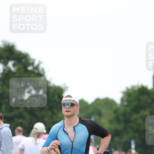 22.06.2025 - Viking Triathlon H.Heesch http://msf.ph/oto/8090736 22.06.2025 16:01:32 Laufen 121 meine-sportfotos.de