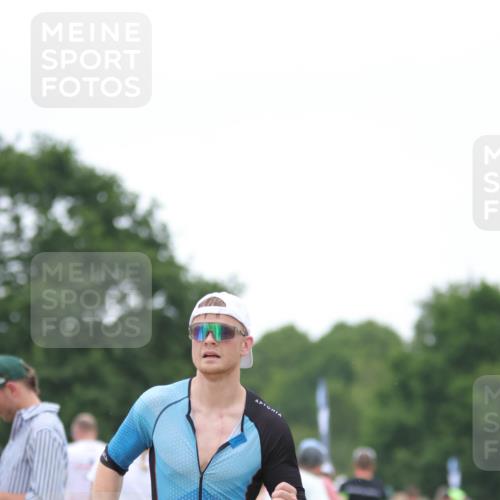 22.06.2025 - Viking Triathlon H.Heesch http://msf.ph/oto/8090792 22.06.2025 16:01:32 Laufen 121 meine-sportfotos.de