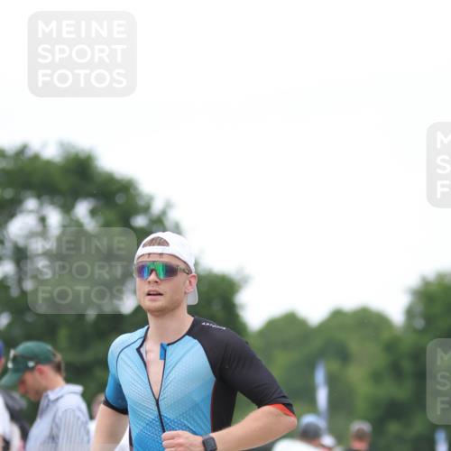 22.06.2025 - Viking Triathlon H.Heesch http://msf.ph/oto/8090824 22.06.2025 16:01:32 Laufen 121 meine-sportfotos.de