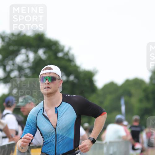 22.06.2025 - Viking Triathlon H.Heesch http://msf.ph/oto/8090851 22.06.2025 16:01:33 Laufen 121 meine-sportfotos.de