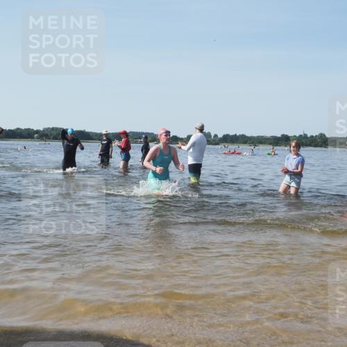 22.06.2025 - Viking Triathlon KatJ http://msf.ph/oto/8091507 22.06.2025 10:27:40 Schwimmen 1, 176, 198, 230, 272, 534, 611 meine-sportfotos.de