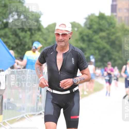 22.06.2025 - Viking Triathlon H.Heesch http://msf.ph/oto/8091515 22.06.2025 15:11:54 Laufen 283 meine-sportfotos.de